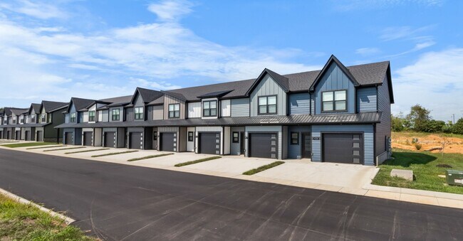 Foto del edificio - Brand New Townhome in Sango