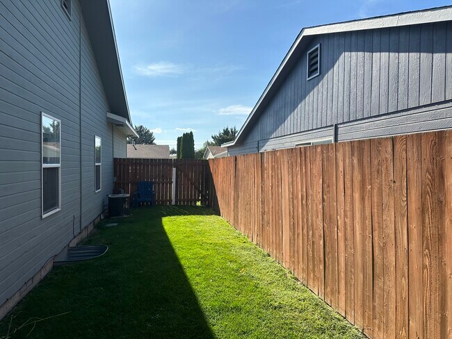 Side Yard - 401 S 82nd Ave