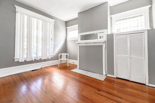 Foto del edificio - 348 Woodland Ave