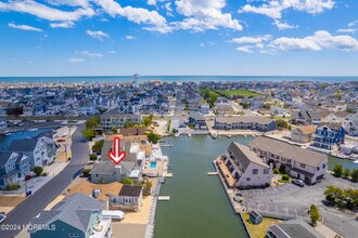 Building Photo - 409 6th Ave