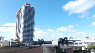 Building Photo - 1825 S Ocean Dr