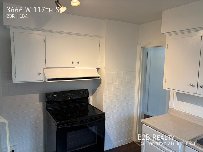 Foto del edificio - 3666 W 117th St