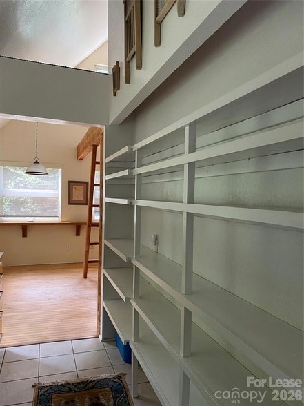 Foto del edificio - 2208 Blue Rock Rd