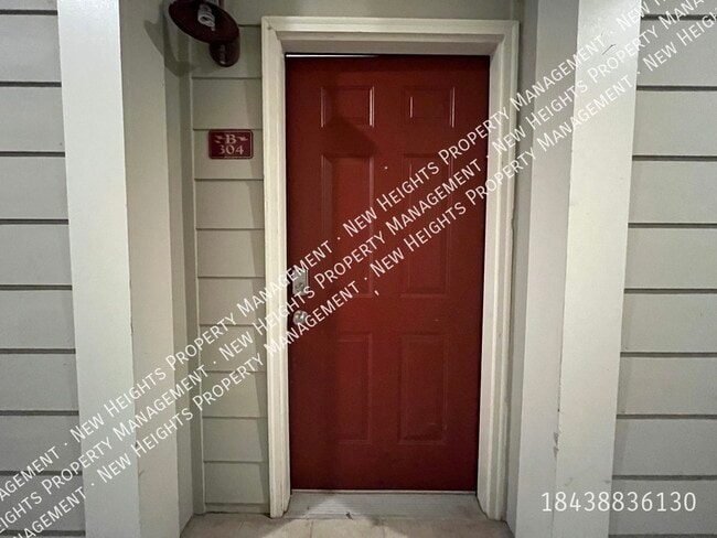 Building Photo - Luxurious Condo with Community Pool Access!
