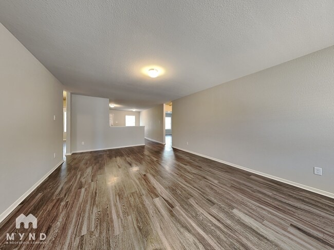 Building Photo - 9208 Pleasant Valley Dr