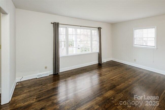 Foto del edificio - 7029 Yorktowne Dr