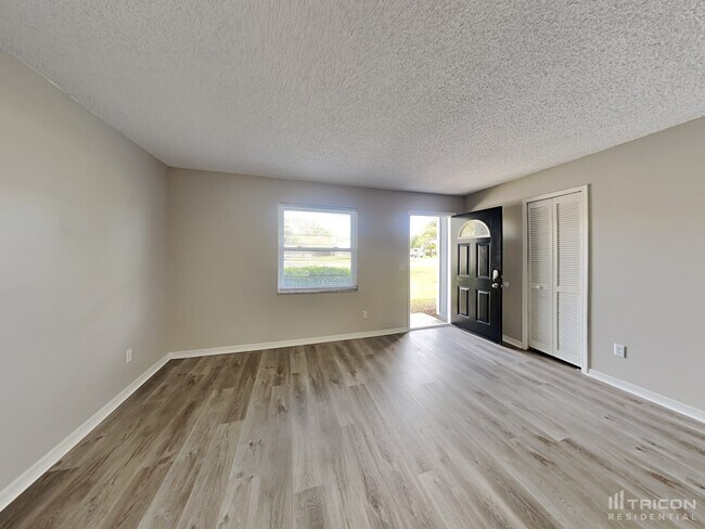 Foto del edificio - 2731 Greenwood Ln W