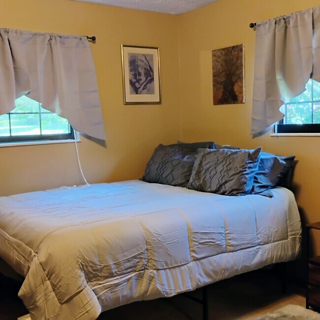 Foto del edificio - 116 Hidden Valley Dr