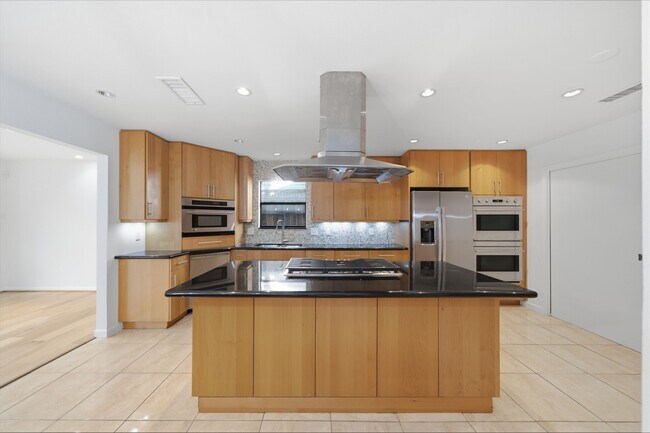 Building Photo - 10319 Meadow Lake Ln