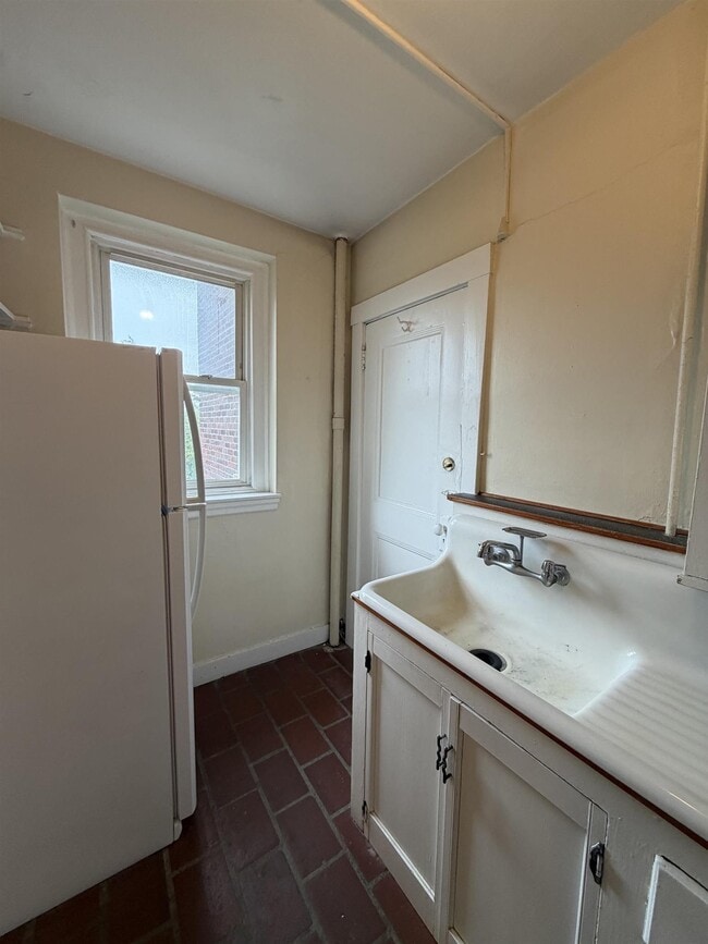 Building Photo - 7 Craigie Cir