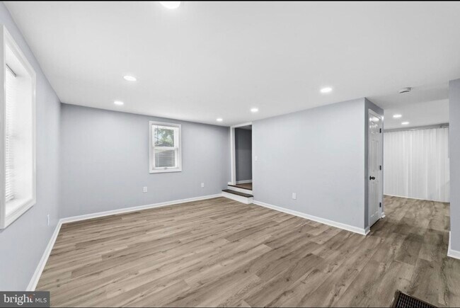 Vista desde la entrada principal - 27 E Phoenix Ave