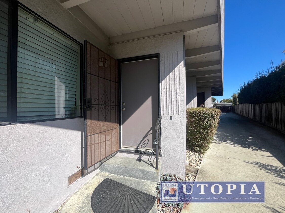 Foto principal - Adorable 1 bedroom, 1 bathroom triplex uni...