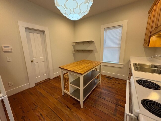 Building Photo - PRE-LEASING FOR AUGUST 2026!