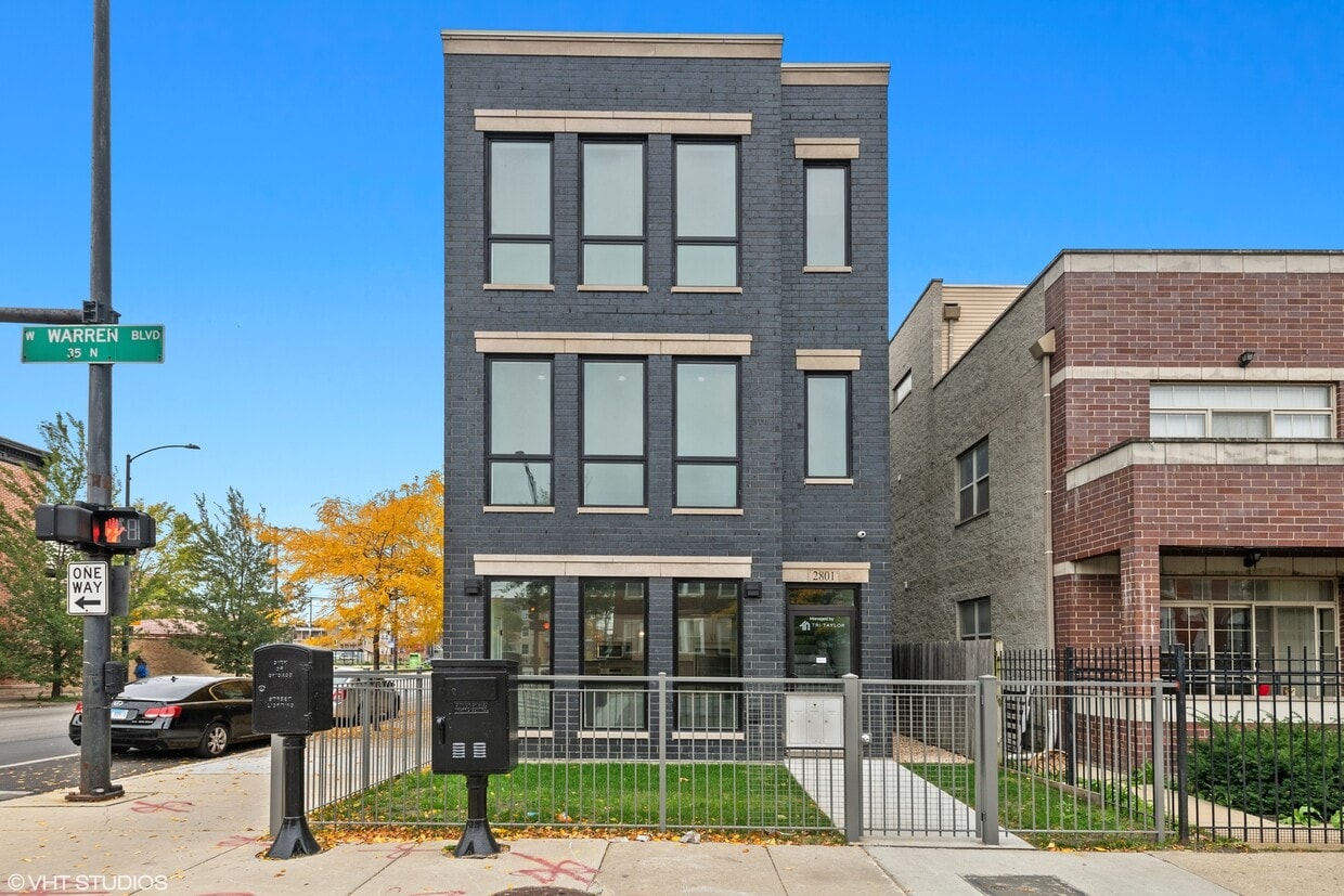 Primary Photo - 2801 W Warren Blvd