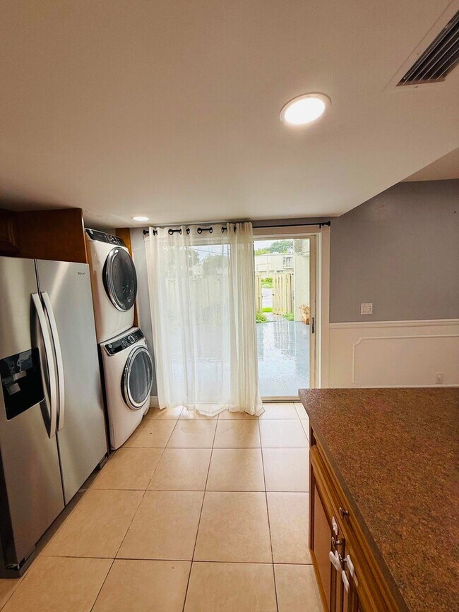 Foto del edificio - 12134 Regal Ct E