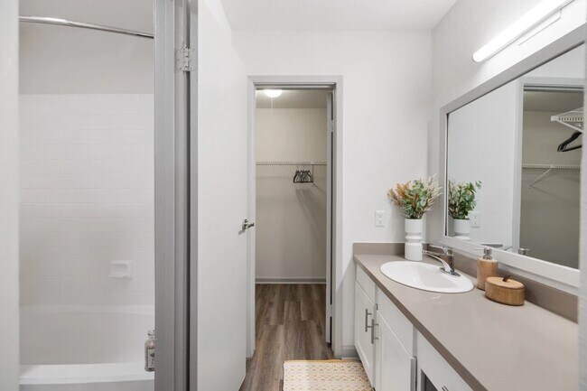 Foto del edificio - 2800 Ashford Trail Dr