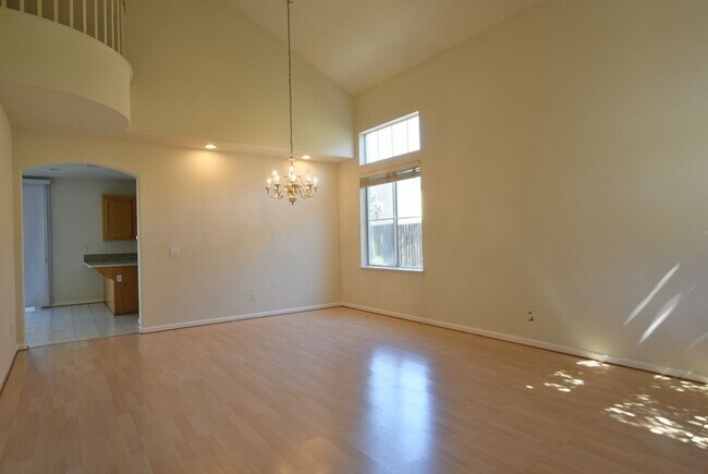 Foto del edificio - Beautiful and Spacious 4 Bedroom 2.5 Bath ...