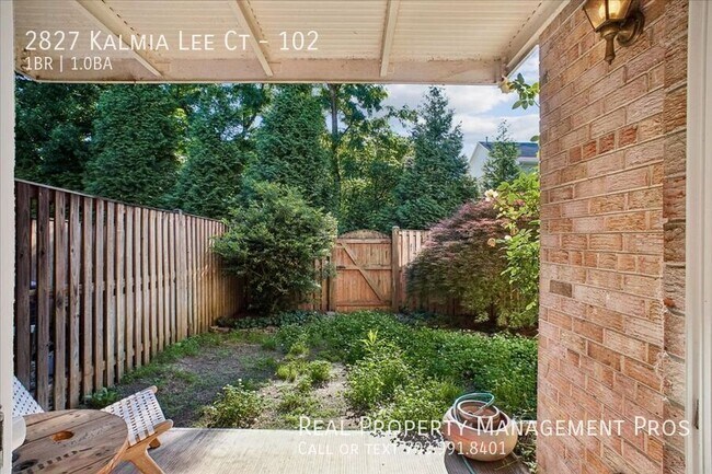 Foto del edificio - 2827 Kalmia Lee Ct