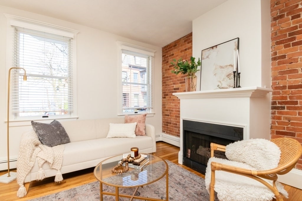 Foto principal - 298 Bunker Hill St