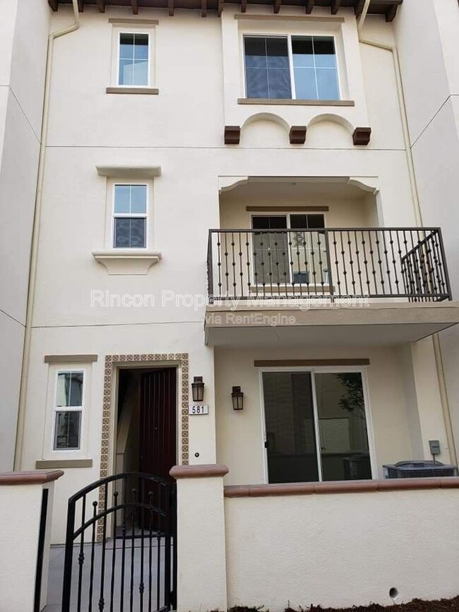 Building Photo - 581 Pioneer St