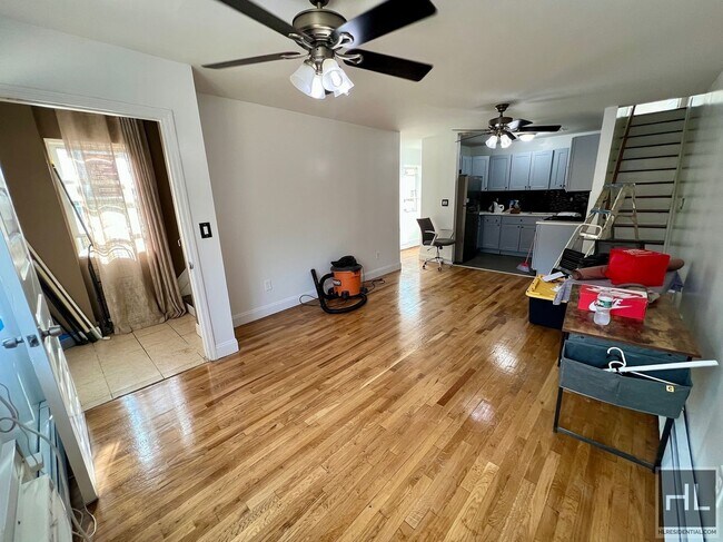 Foto del edificio - 2BR 2BA Sunny Bedstuy Duplex w/ Backyard By Herbert Von King Park