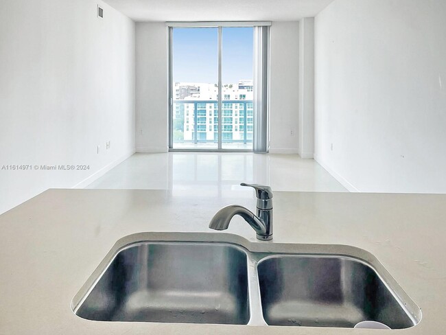 Foto del edificio - 333 NE 24th St
