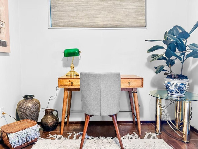 Foto del edificio - 2445A 55th Ave SW