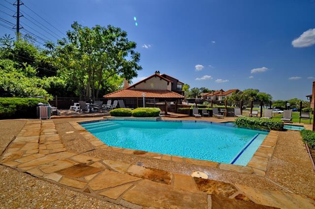 Foto del edificio - 2610 Lakehill Ln