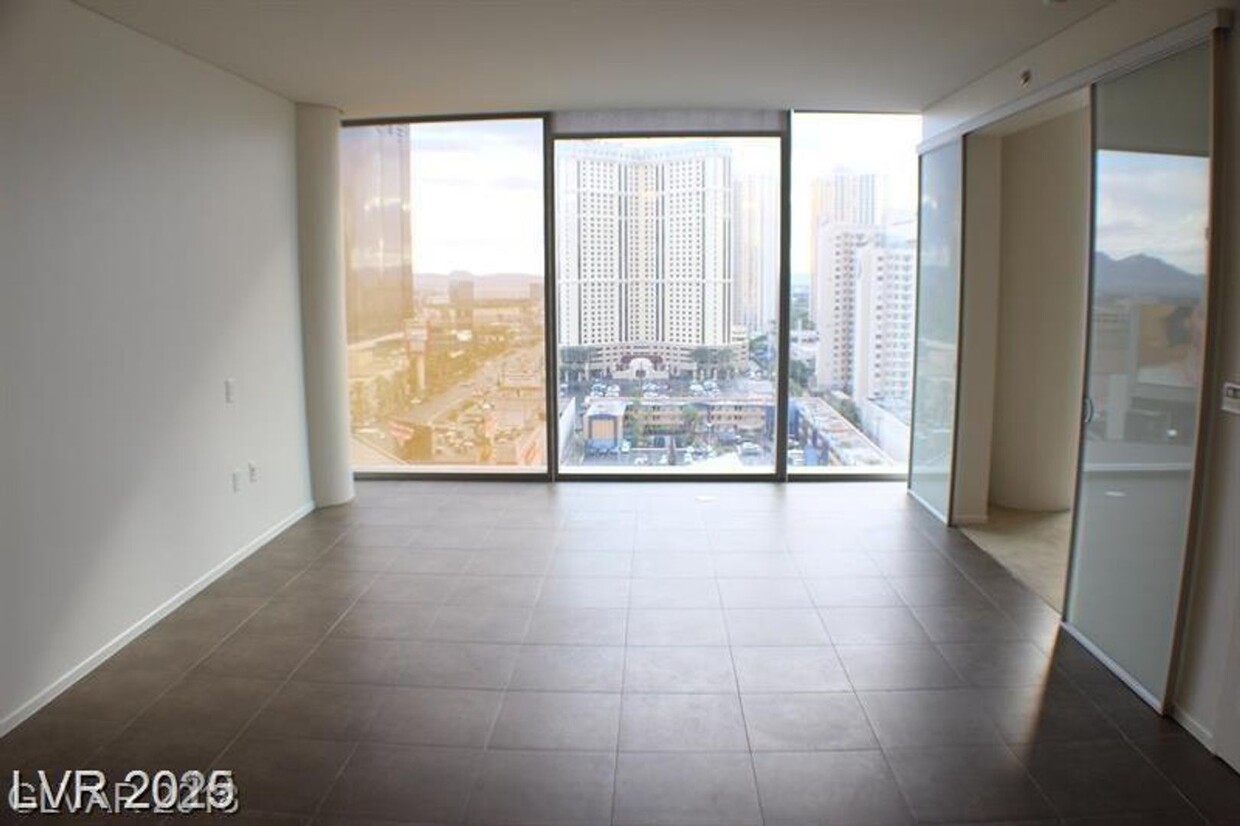 Foto principal - VEER TOWERS! BEAUTIFUL 1 BEDROOM UNIT!