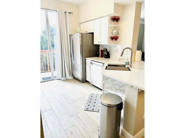 Foto del edificio - 2046 Alta Meadows Ln