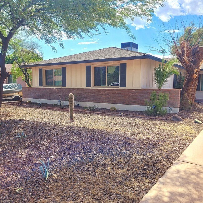 Foto del edificio - 1229 E Manhatton Dr