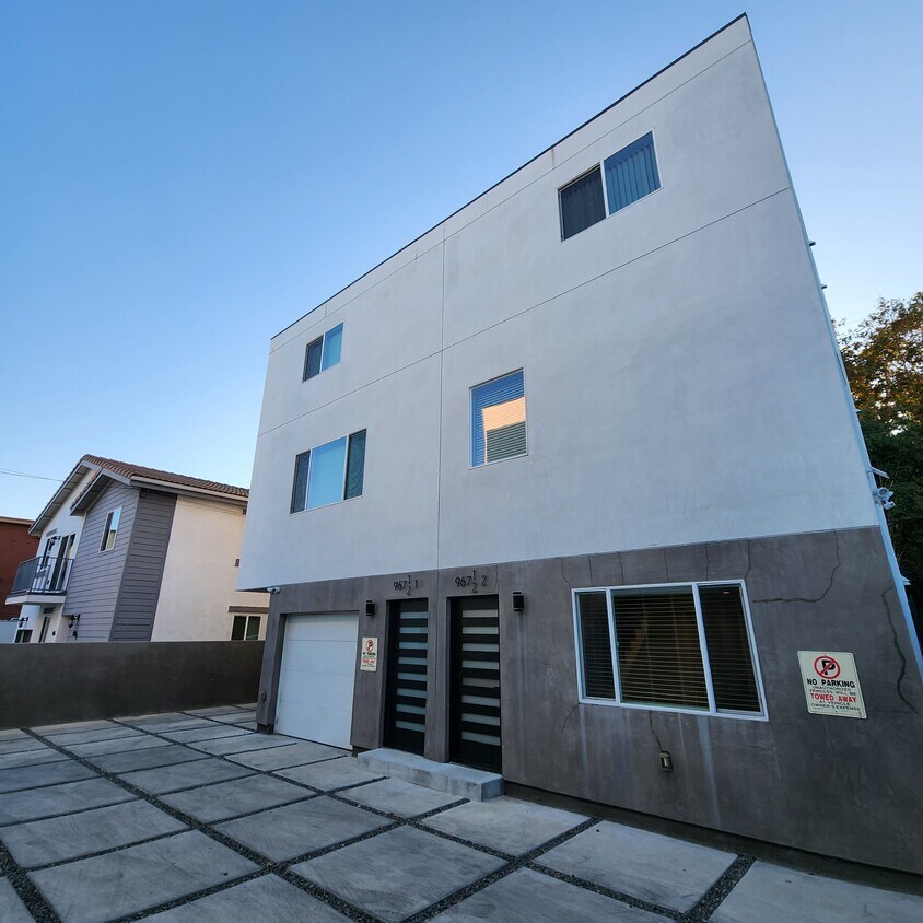 967 N Wilton Pl Unit 2, Los Angeles, CA 90038 Apartments in Los