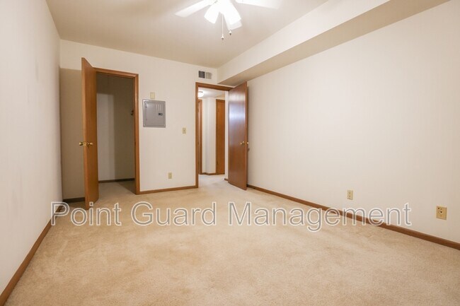 Foto del edificio - 5820-5828 Erskine Street - 5828-5