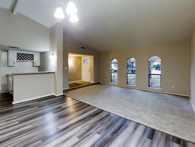 Building Photo - 4031 Lost Oak Dr