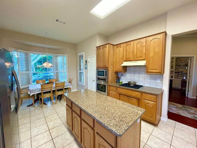 Building Photo - 107 Yaupon Ln