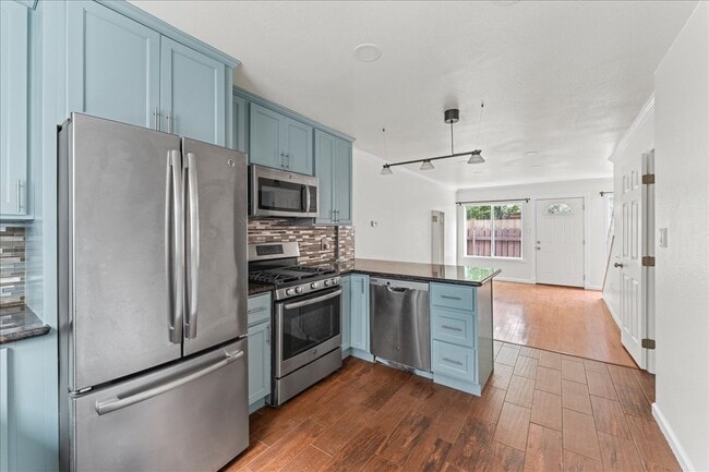 Building Photo - 2217 9th St