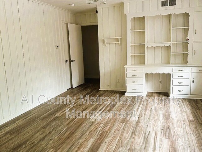 Building Photo - 404 Highland Blvd
