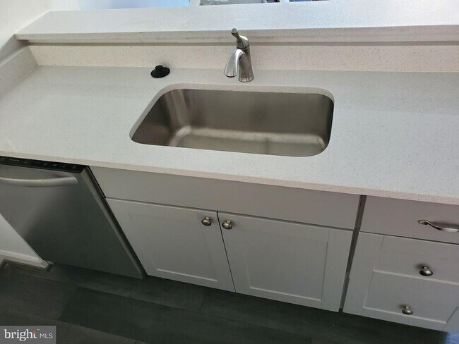 Foto del edificio - 4471 Pembrook Village Dr