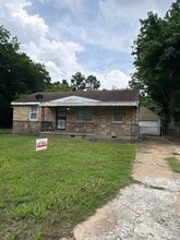 Building Photo - 1541 Roosevelt Ave