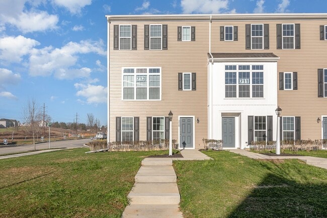 Building Photo - 3246 Parade St