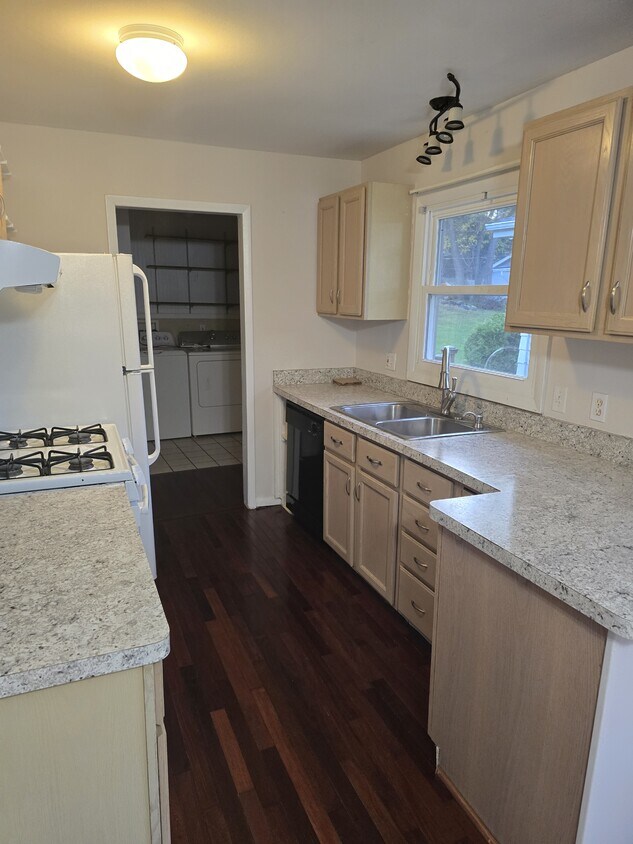 Foto principal - 8570 Country Club Dr