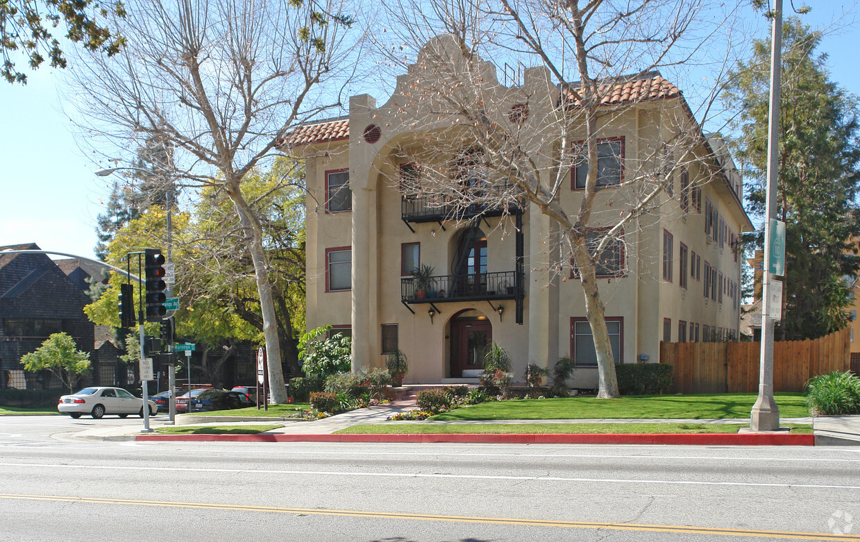 Primary Photo - Marengo Apartments