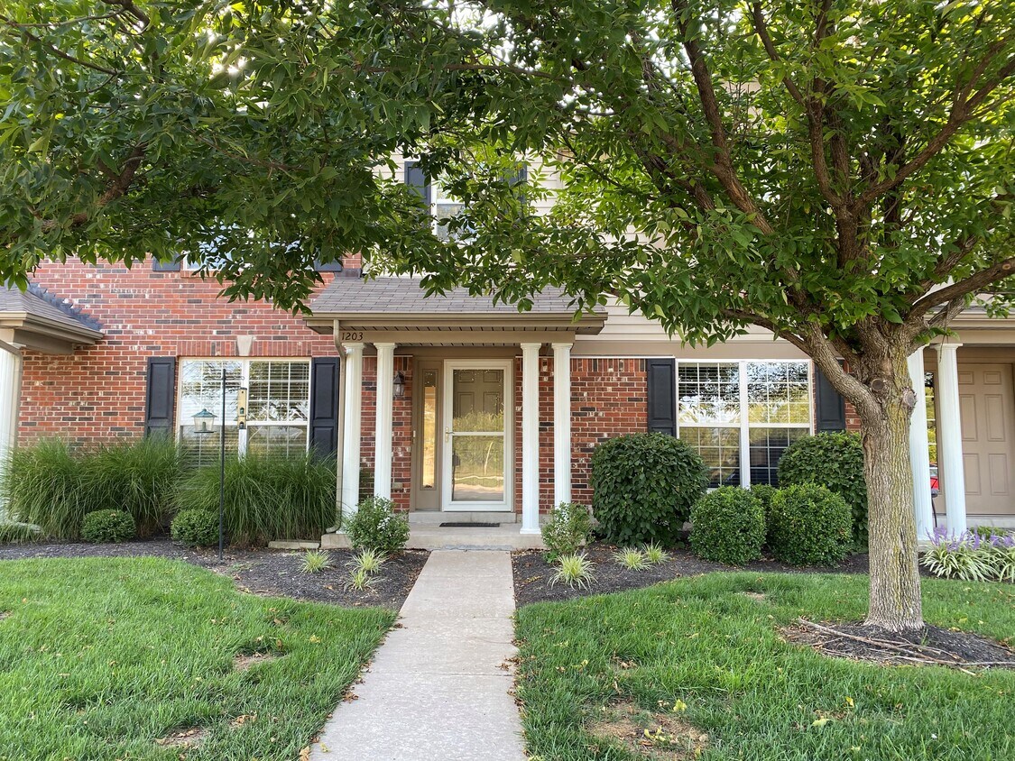 Front - 1203 Ridgeway Dr