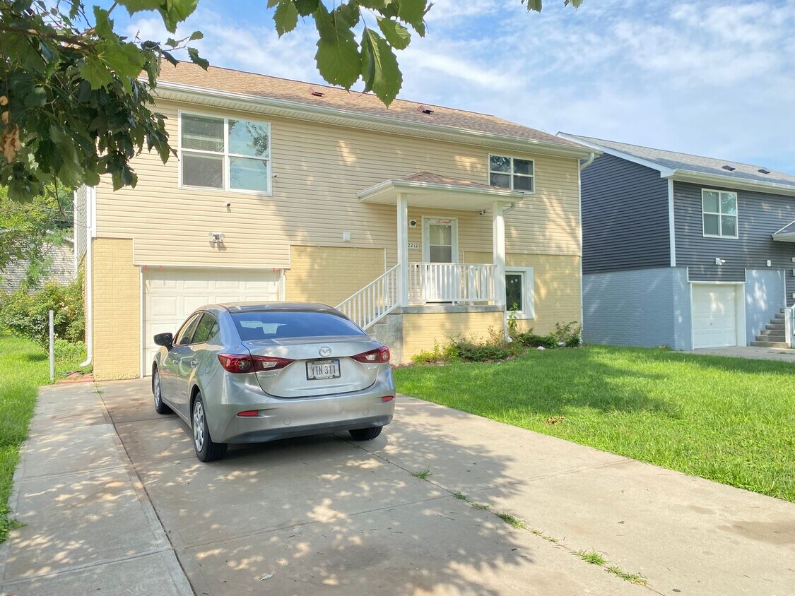 Foto principal - Stunning 5 bedroom, 2 bathroom house!