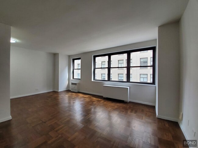 Building Photo - 96 Fifth Avenue