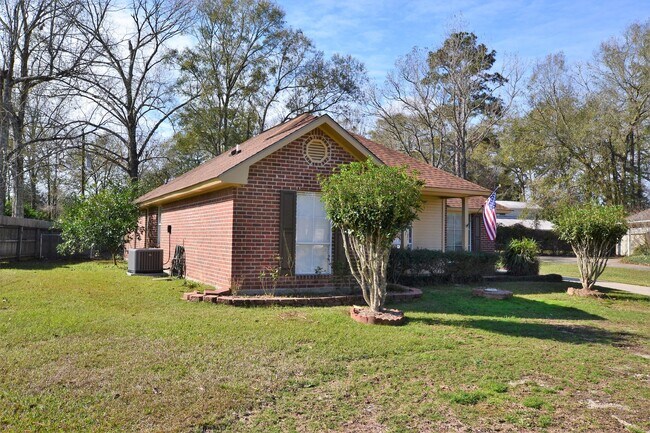 Foto del edificio - Beautifully remodeled! 3 Bedroom 2 Bath Home in Denham Springs