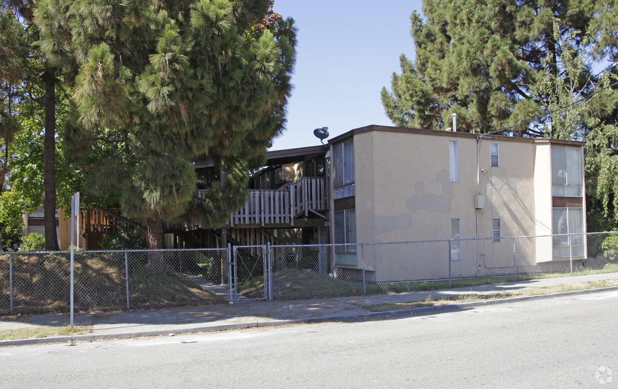 Primary Photo - Oregon Park Apartments