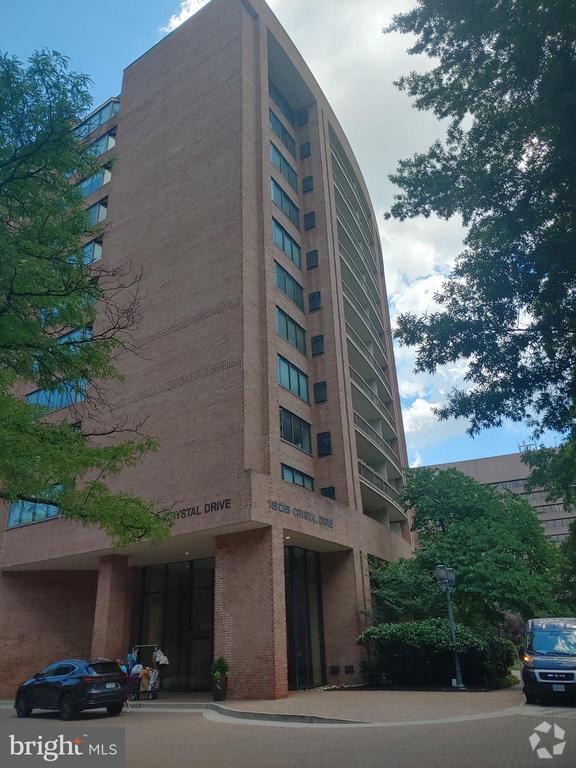 Building Photo - 1805 Crystal Dr