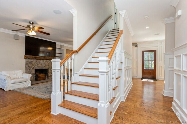 Foto del edificio - 121 Woodland Rd