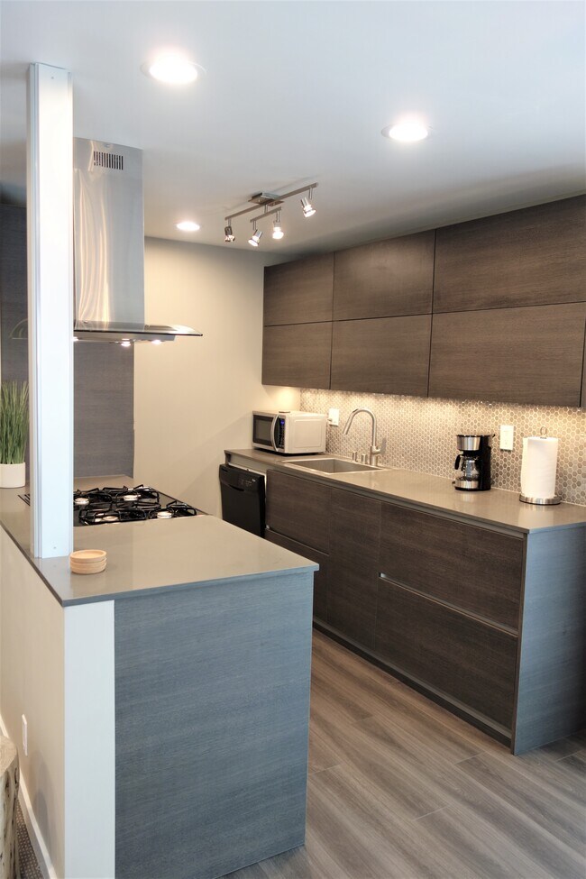 Kitchen - 1600 Ardmore Ave
